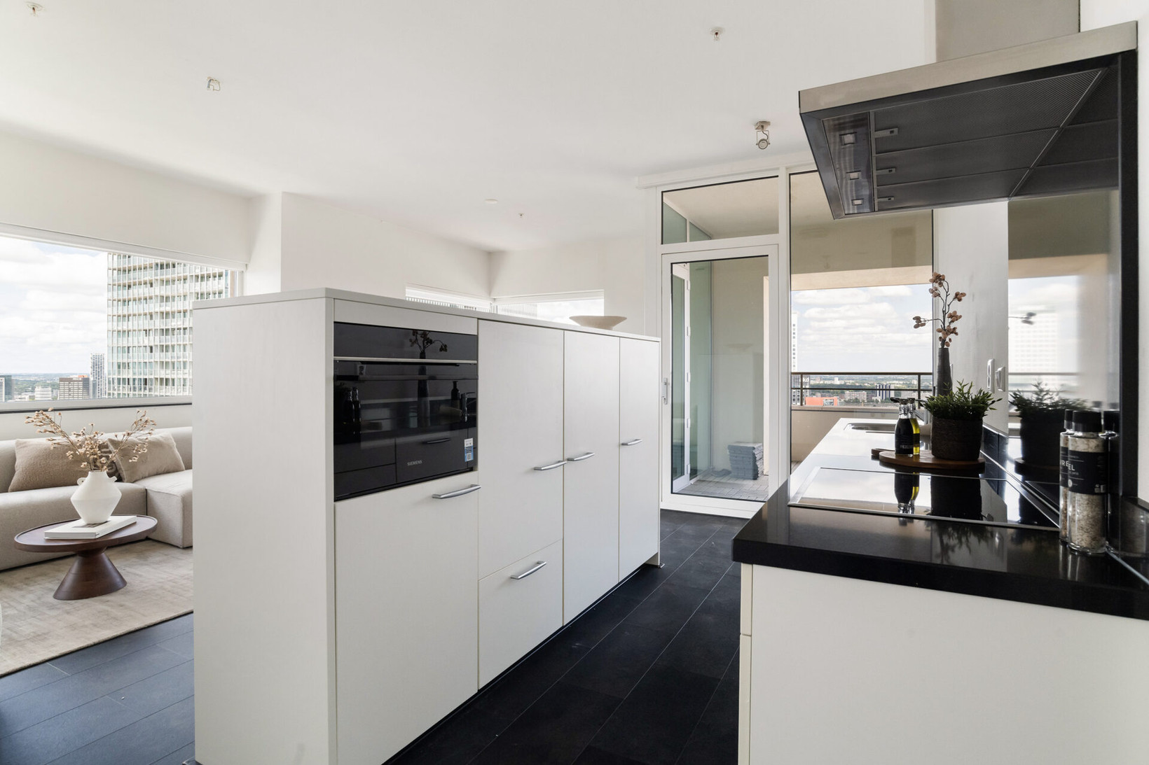 Appartement te koop: Van der Hoevenplein 185, Rotterdam