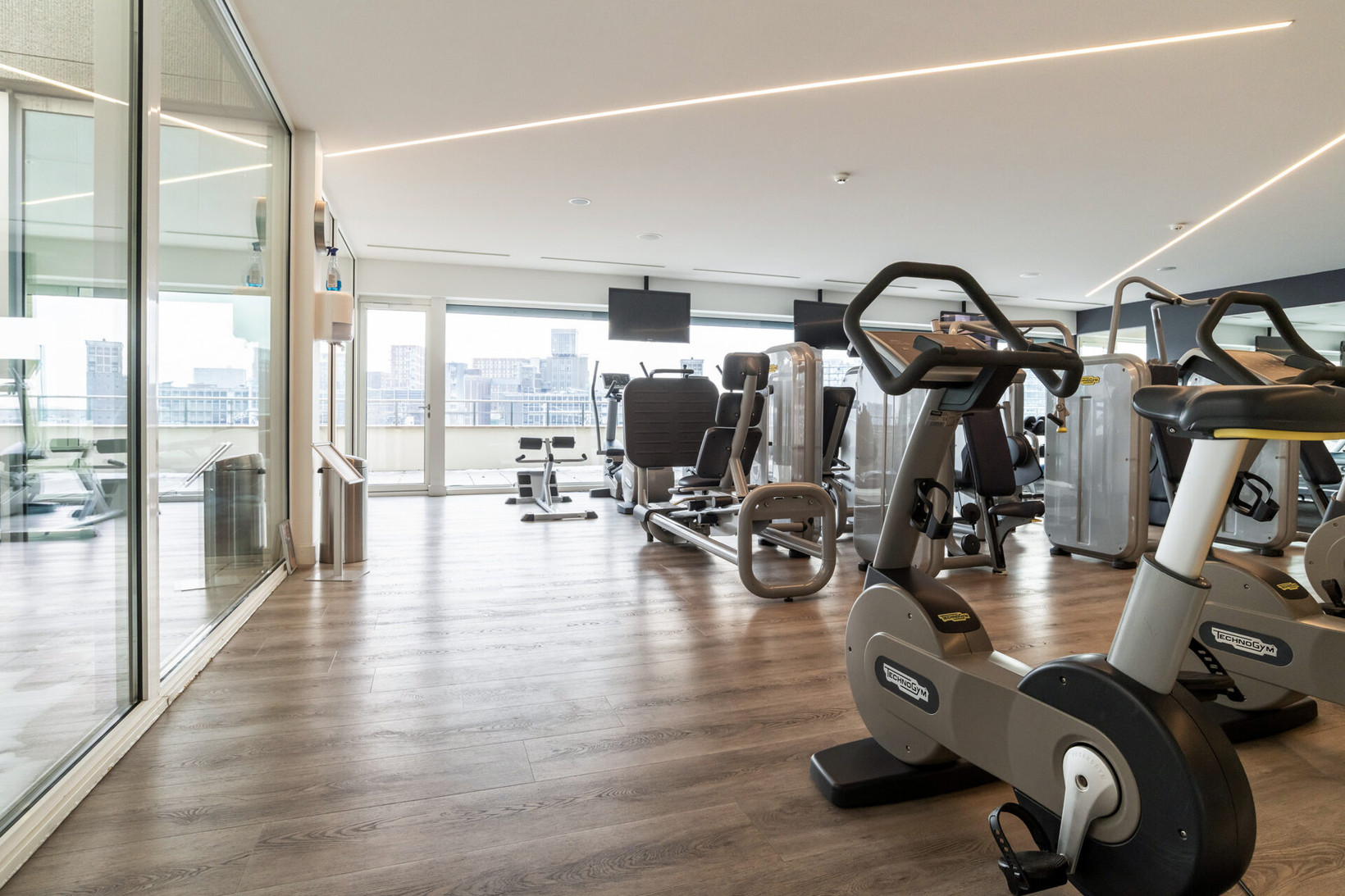 Appartement te koop: Van der Hoevenplein 36, Rotterdam