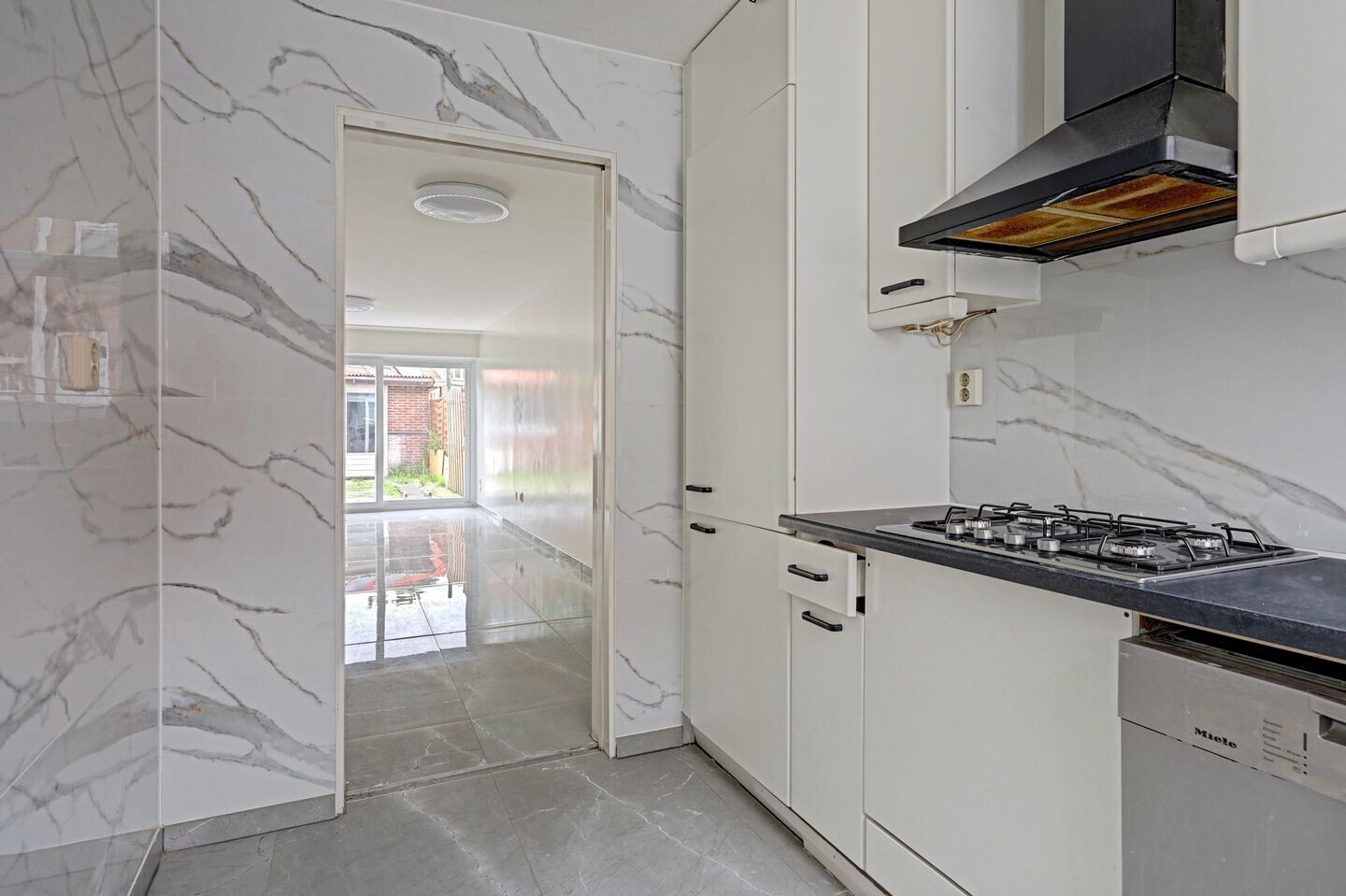 Tussenwoning te koop: Narcissenstraat 46, Rotterdam