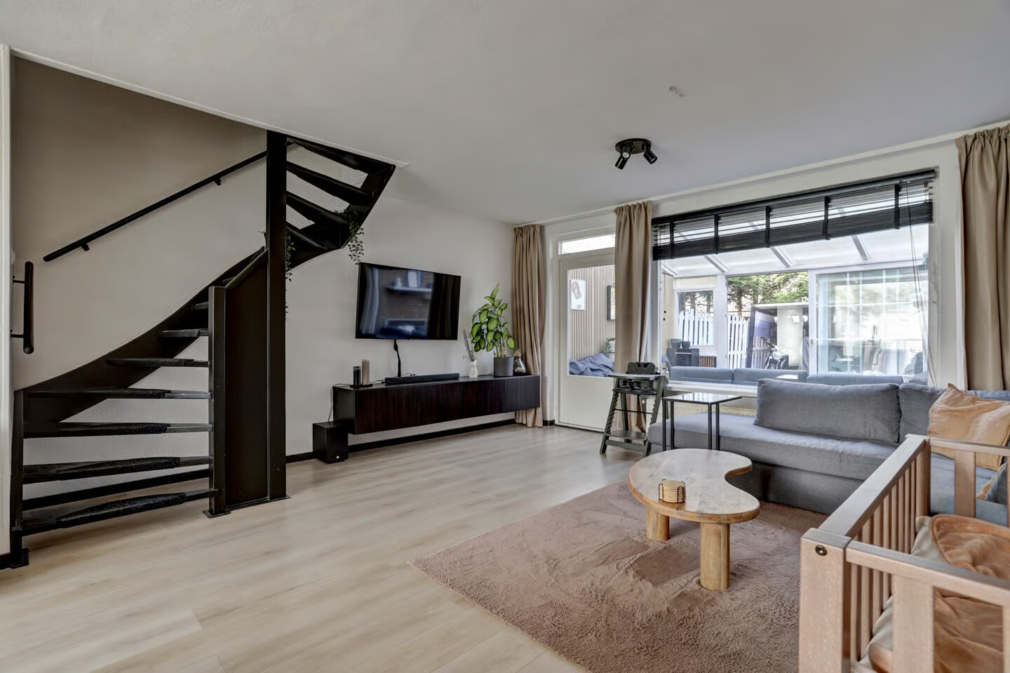 Tussenwoning te koop: rhijnauwensingel 95, Rotterdam