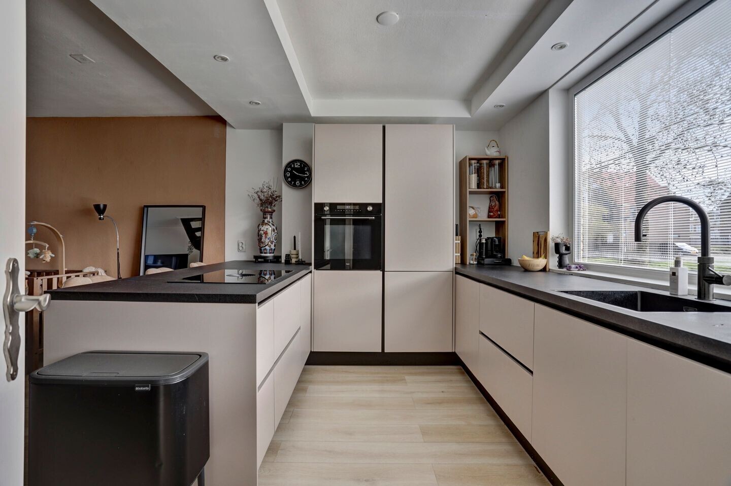 Tussenwoning te koop: rhijnauwensingel 95, Rotterdam