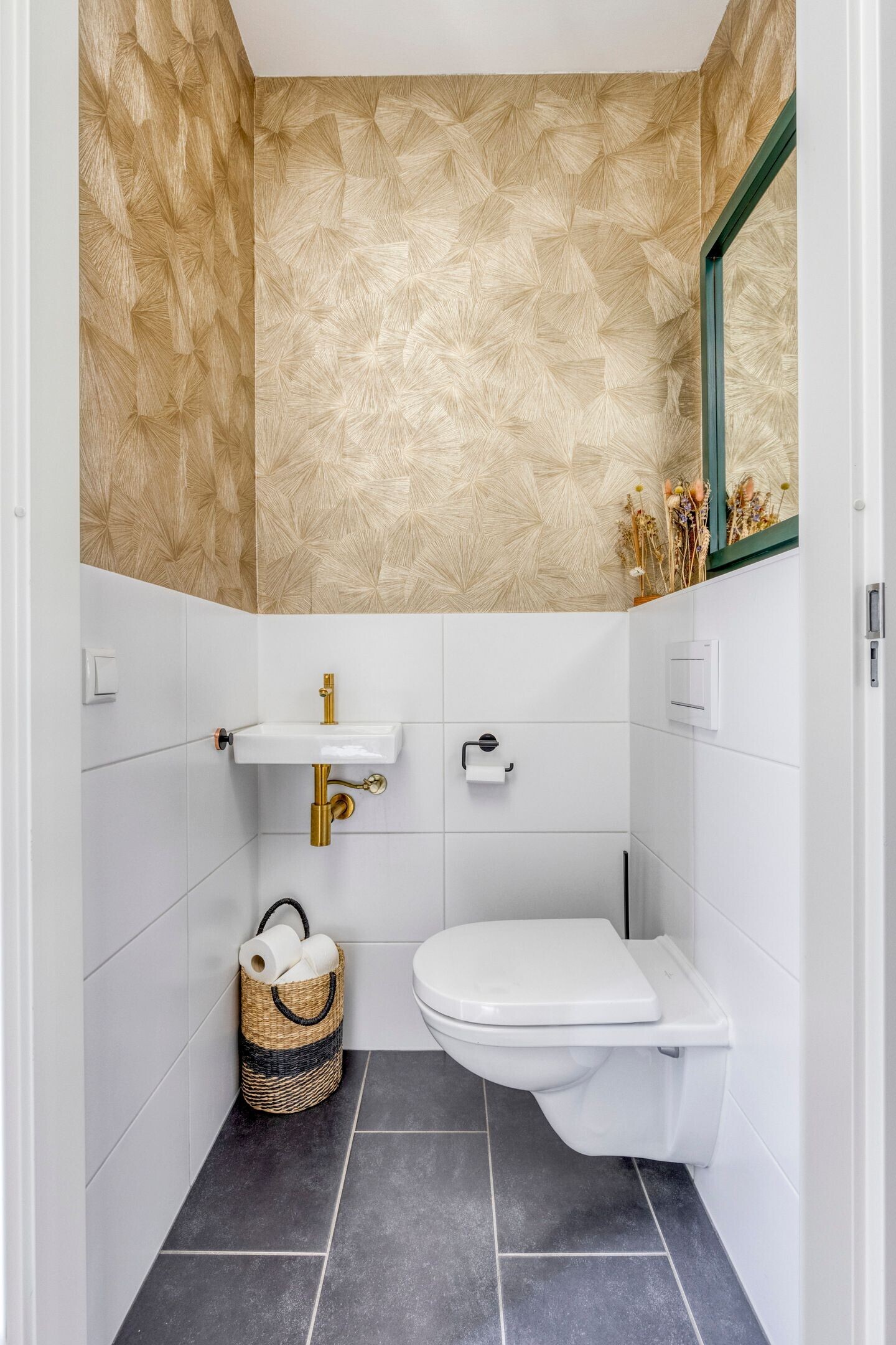 Tussenwoning te koop: Janey Tetarypad 12, Rotterdam