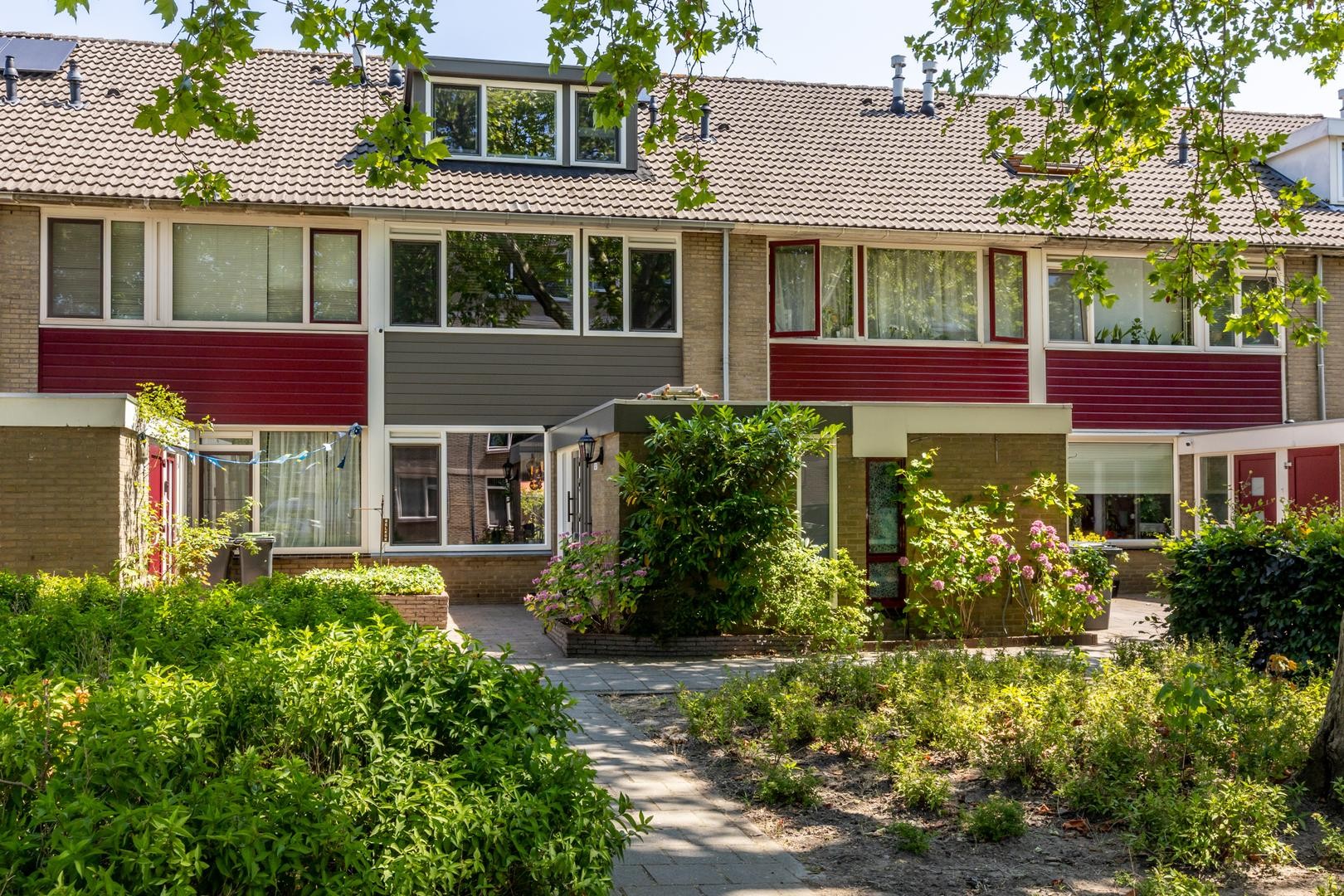 Tussenwoning te koop: Heijermansplein 243, Schiedam