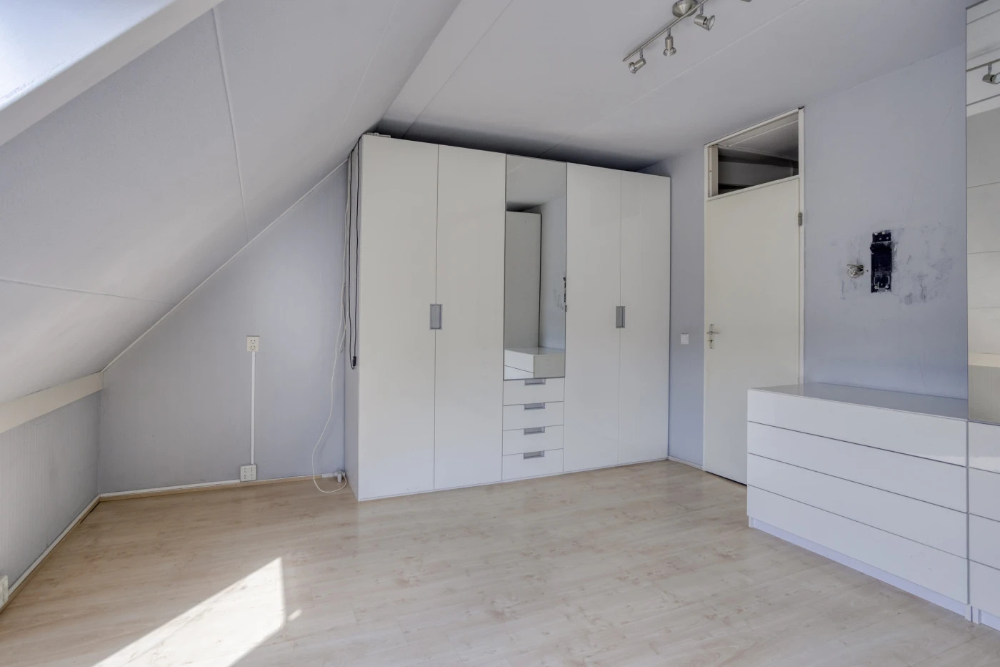 Tussenwoning te koop: Tinnengieterhof 12, Schiedam