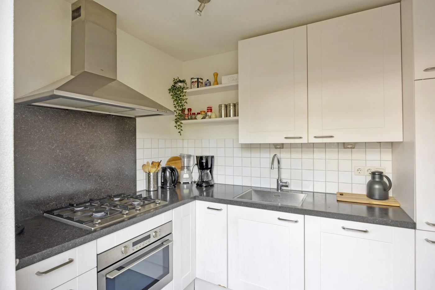 Hoekwoning te koop: Perzikengaarde 1, Schiedam