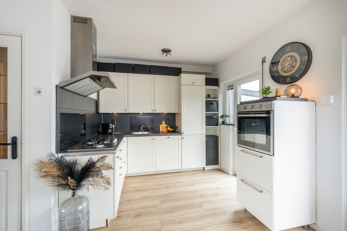 Hoekwoning te koop: Madoerastraat 117, Vlaardingen
