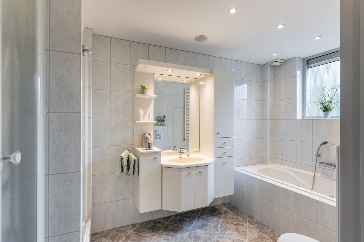 Tussenwoning te koop: Roemer Visscherstraat 87, Vlaardingen
