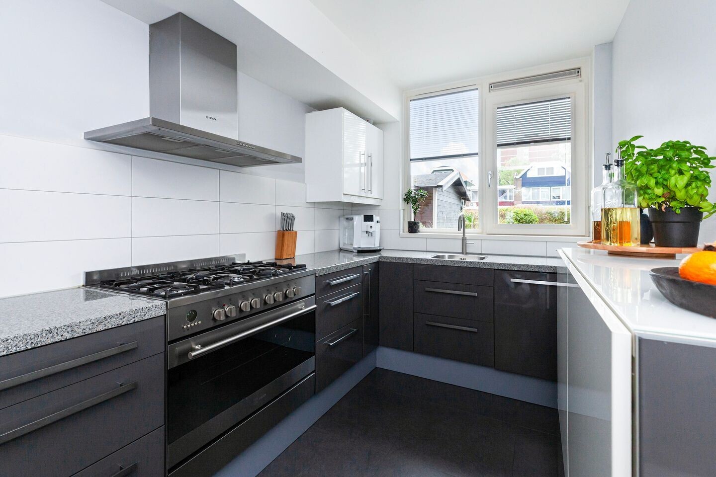 Tussenwoning te koop: Ripperdastraat 6, Vlaardingen