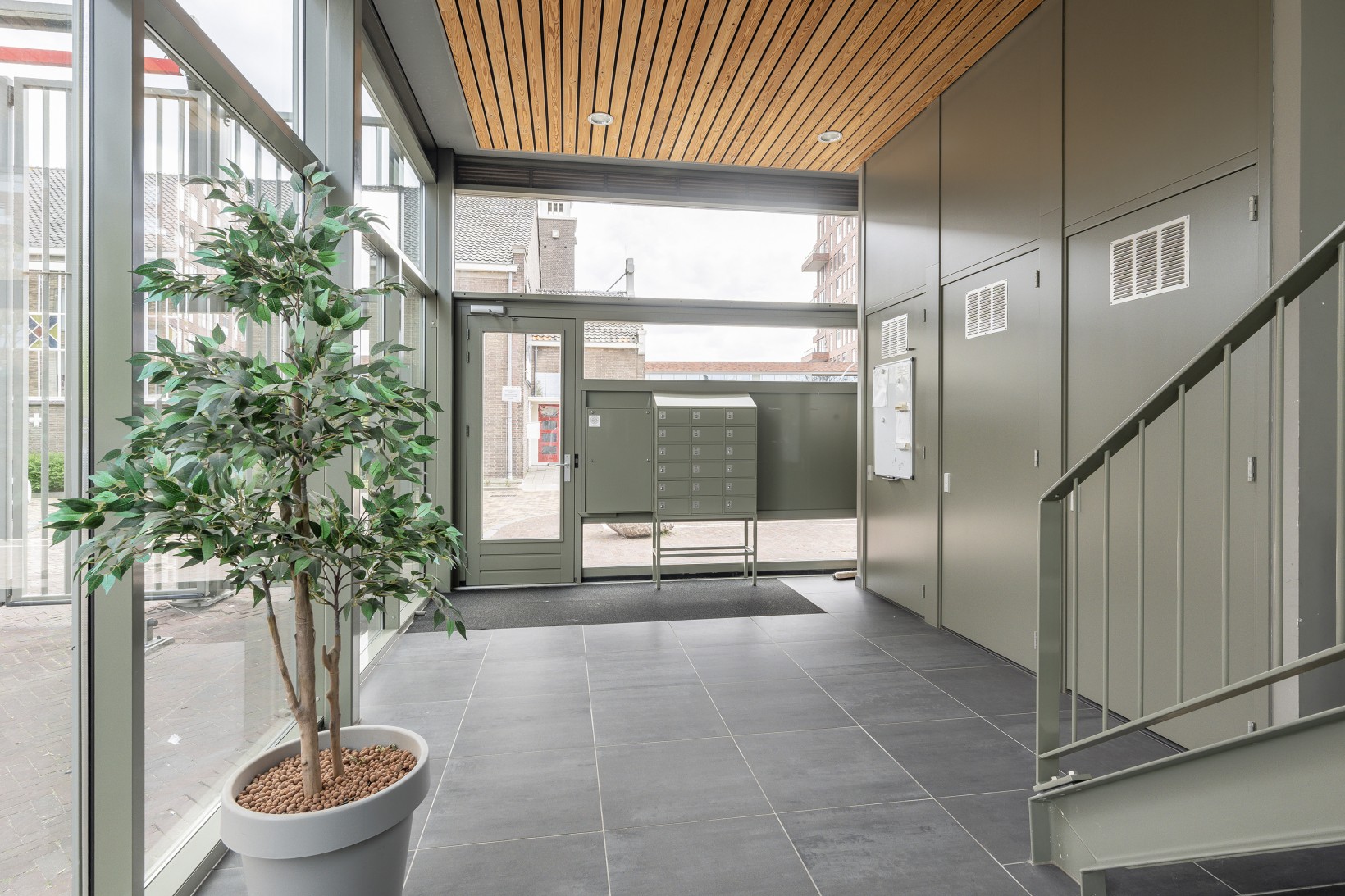 Appartement te koop: Sneeuwbalstraat 21, Vlaardingen