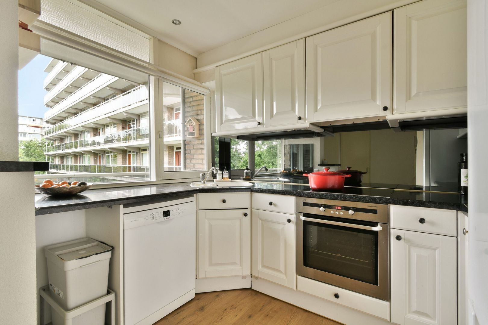 Appartement te koop: Burgemeester A. van Walsumlaan 25, Vlaardingen