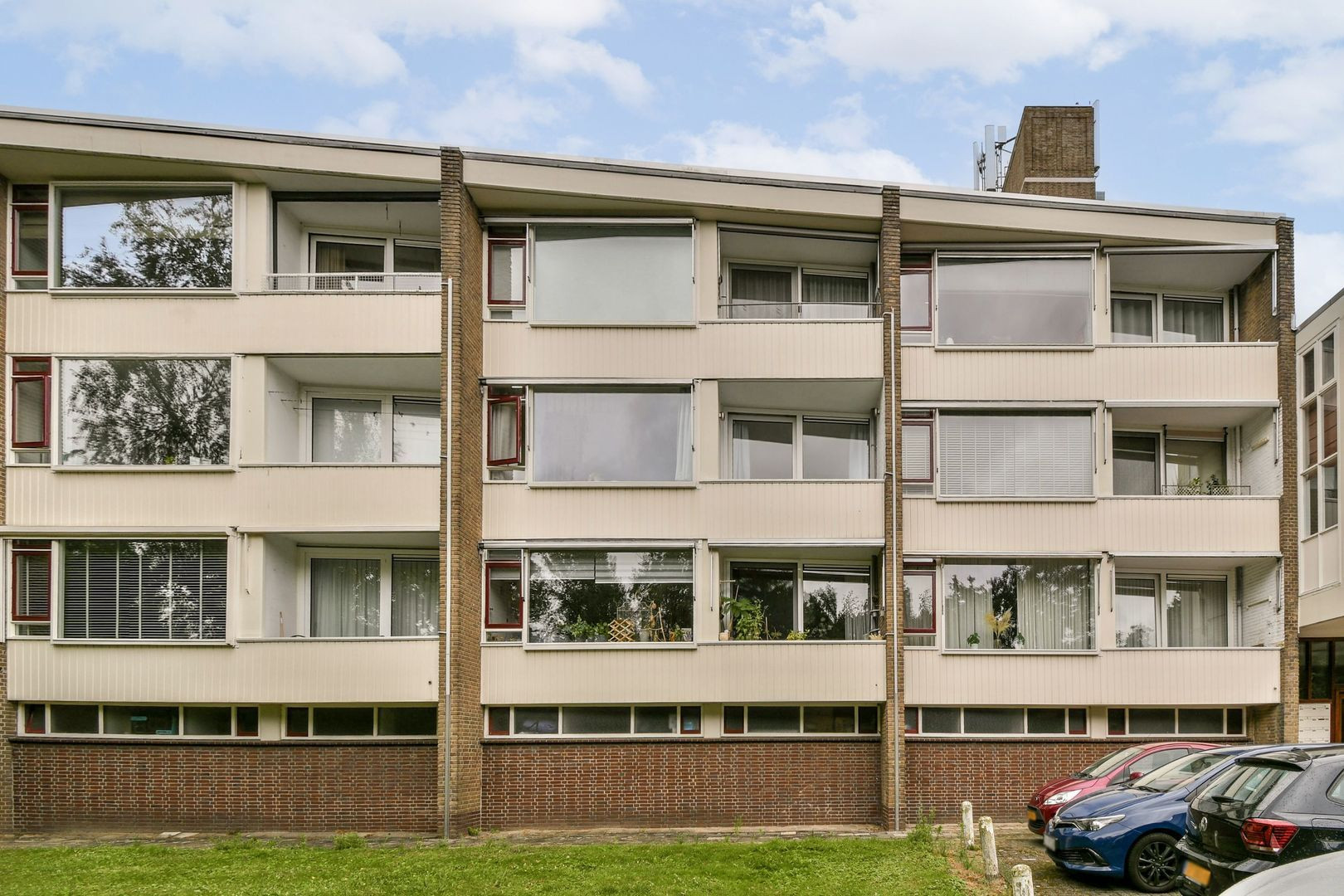 Appartement te koop: Burgemeester A. van Walsumlaan 25, Vlaardingen