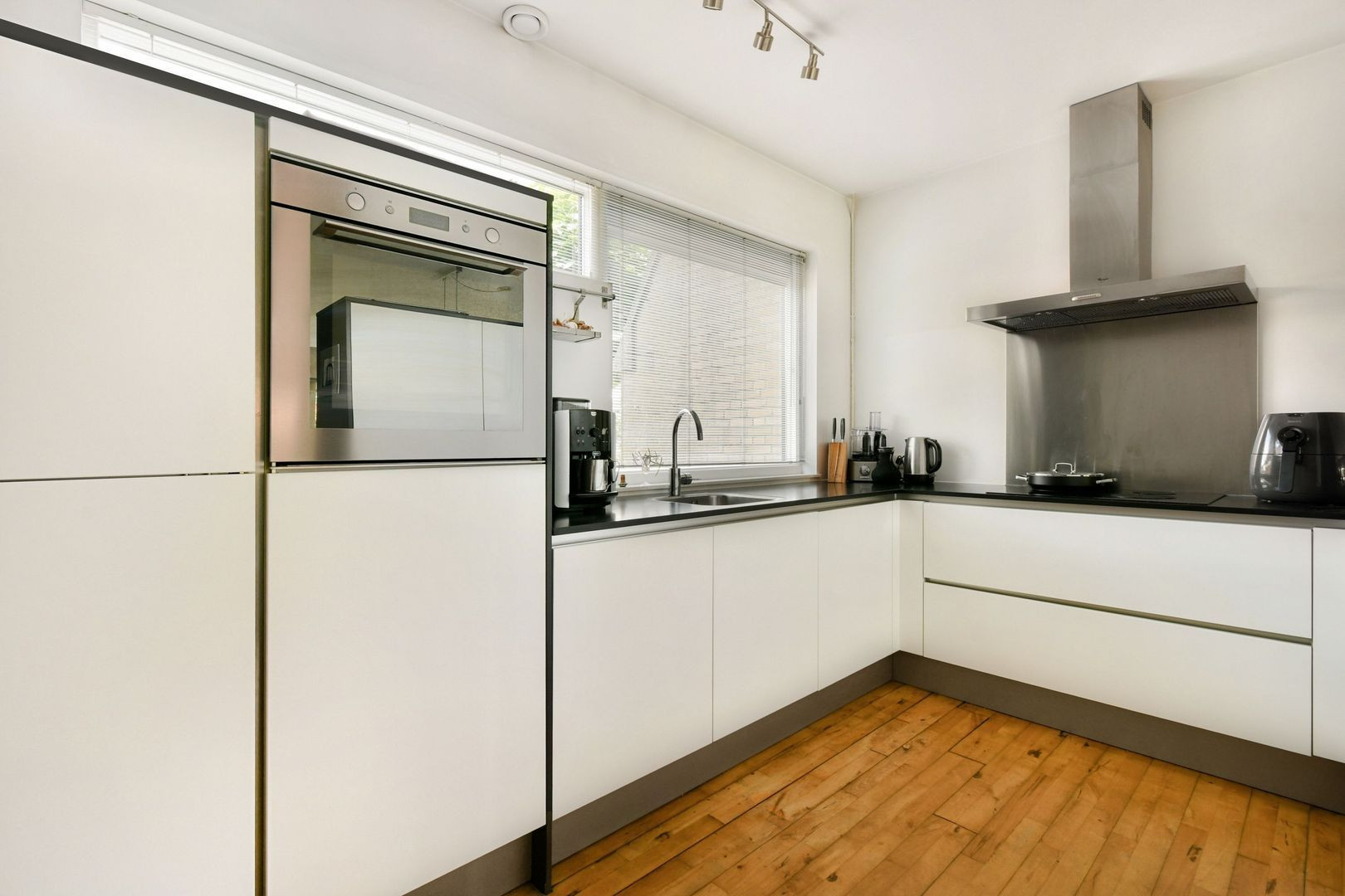 Tussenwoning te koop: Kornoeljedreef 24, Vlaardingen