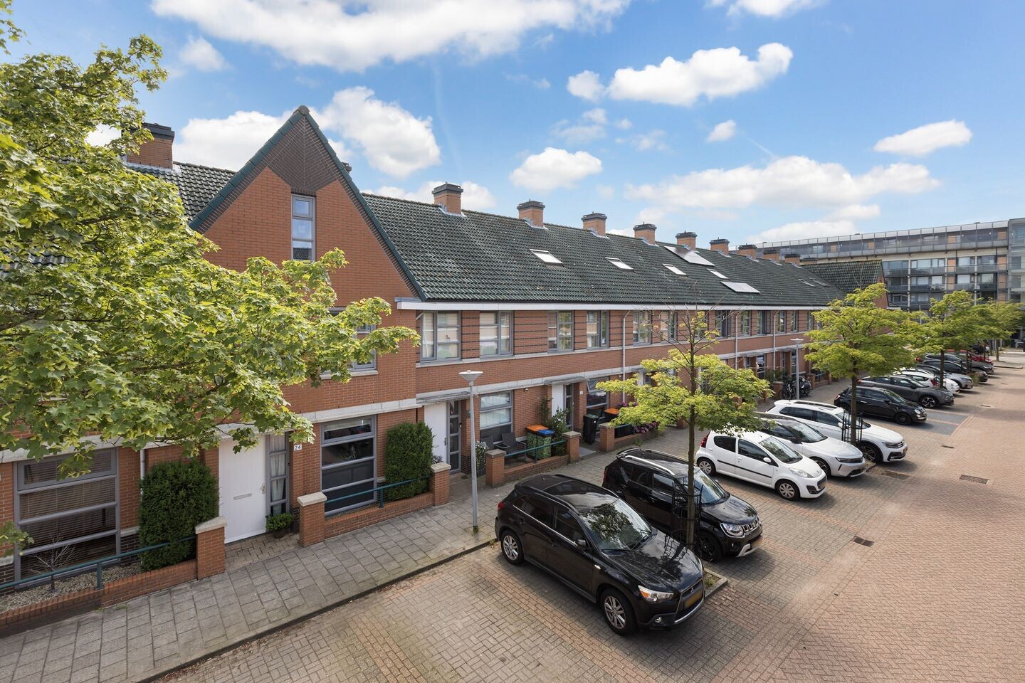 Tussenwoning te koop: Peter van Anrooylaan 24, Maassluis