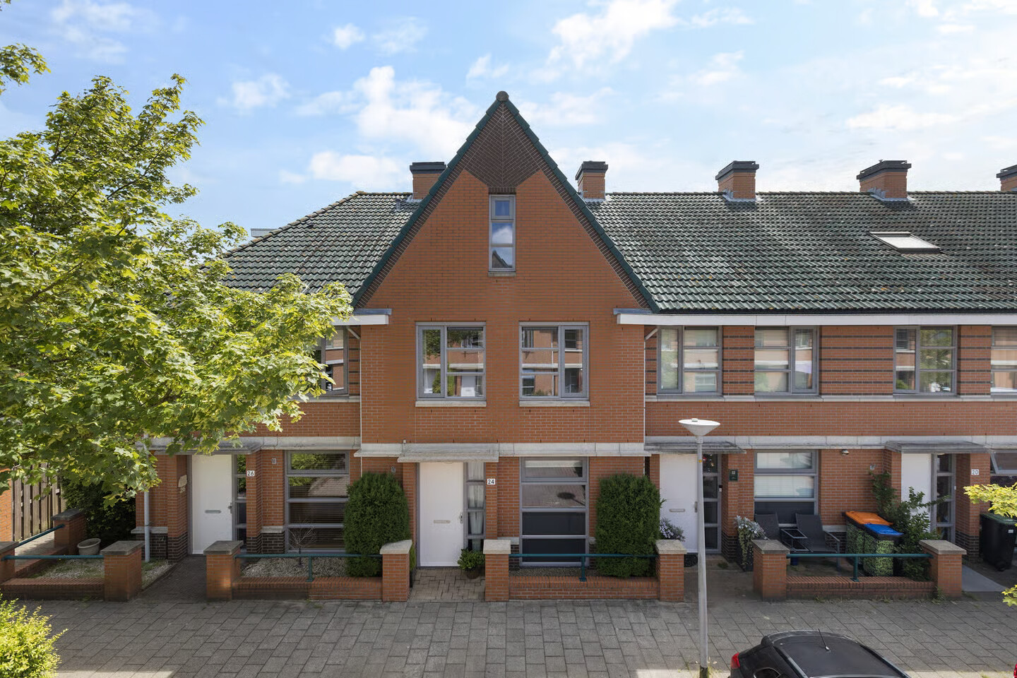 Tussenwoning te koop: Peter van Anrooylaan 24, Maassluis