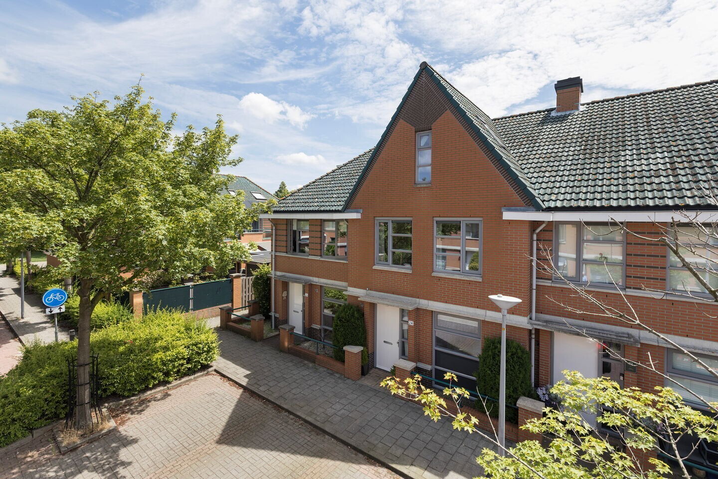 Tussenwoning te koop: Peter van Anrooylaan 24, Maassluis