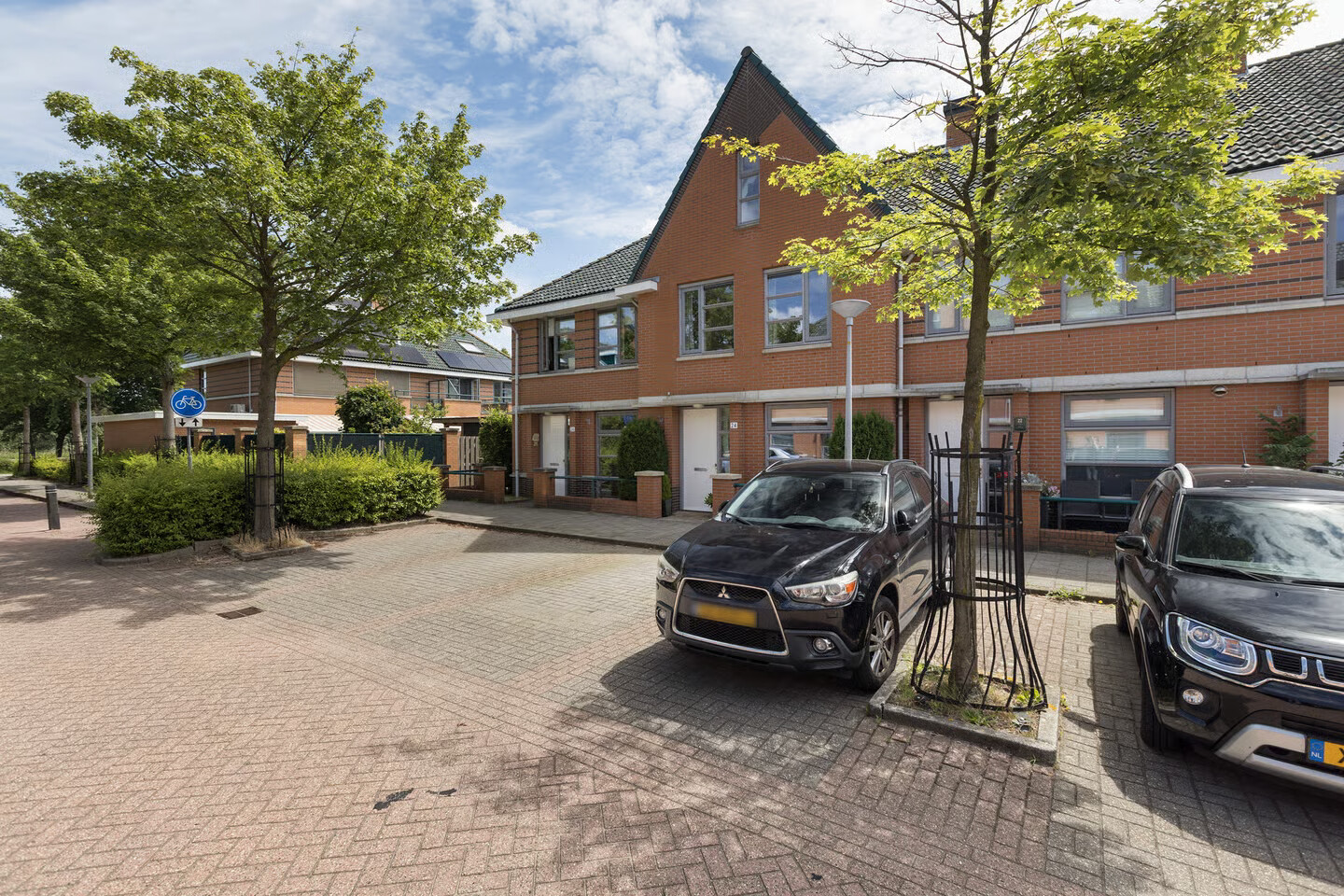 Tussenwoning te koop: Peter van Anrooylaan 24, Maassluis