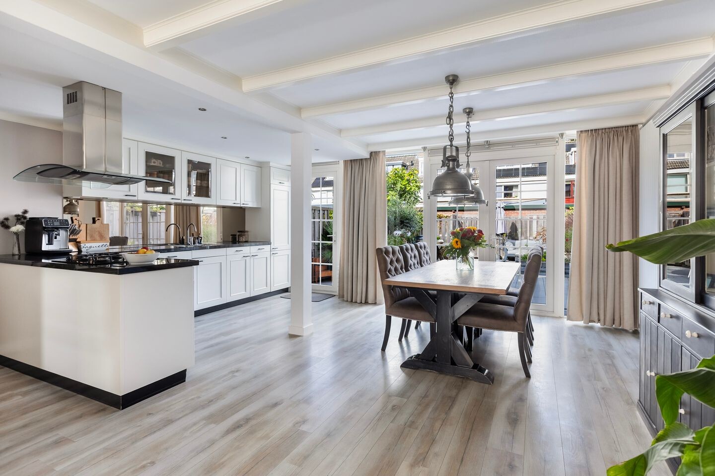 Tussenwoning te koop: Adelaarstraat 4, Maassluis