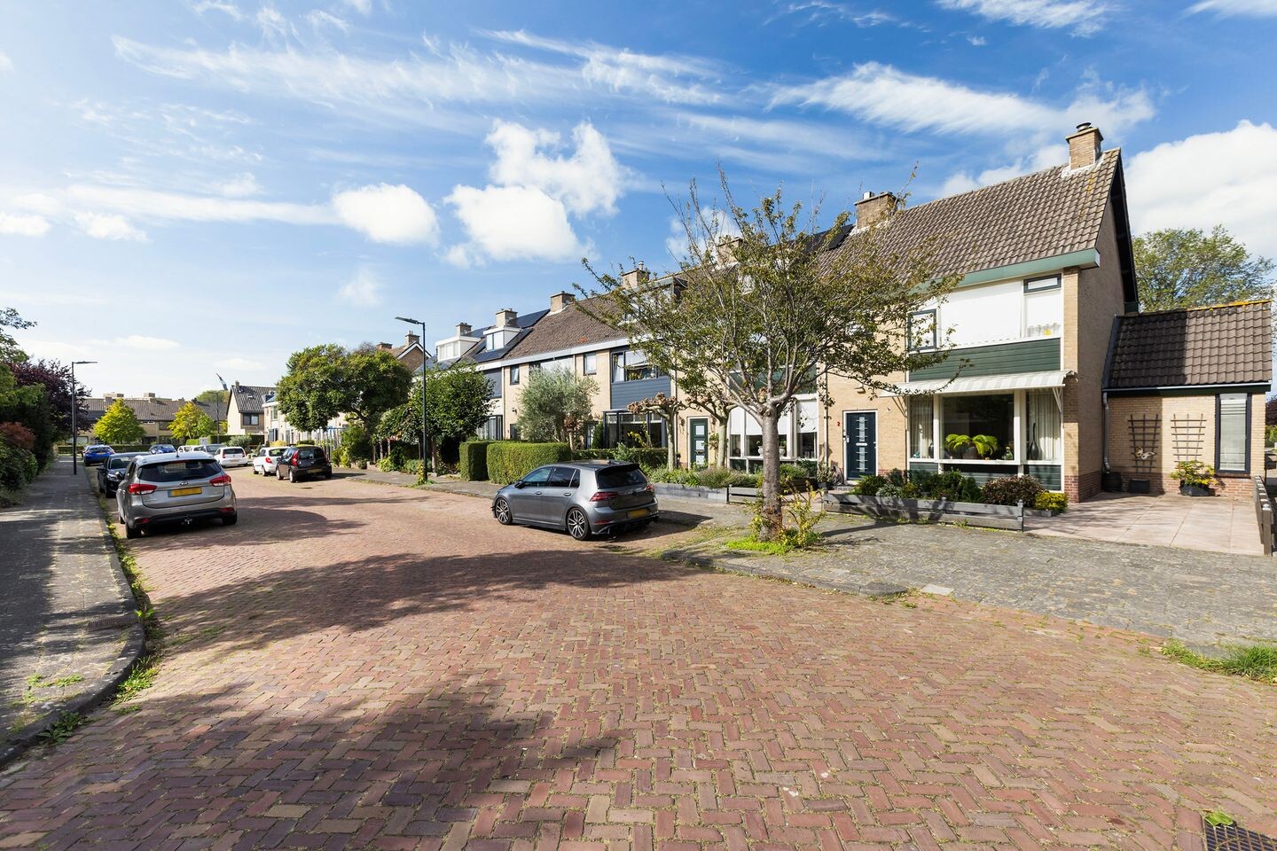 Tussenwoning te koop: Adelaarstraat 4, Maassluis