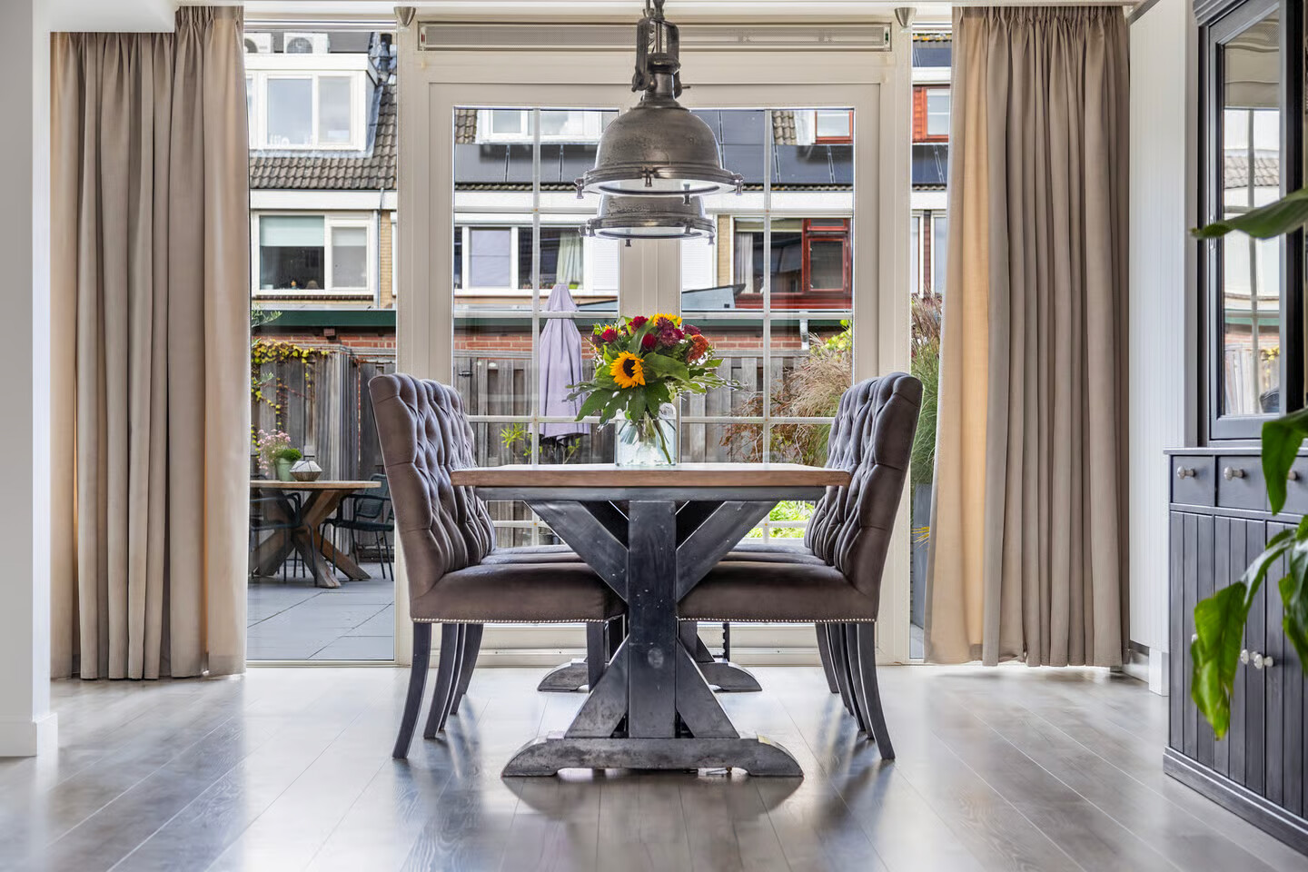 Tussenwoning te koop: Adelaarstraat 4, Maassluis