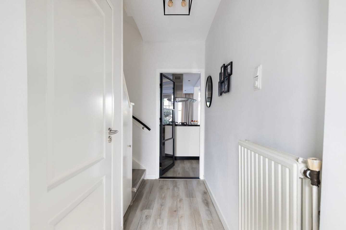 Tussenwoning te koop: Adelaarstraat 4, Maassluis