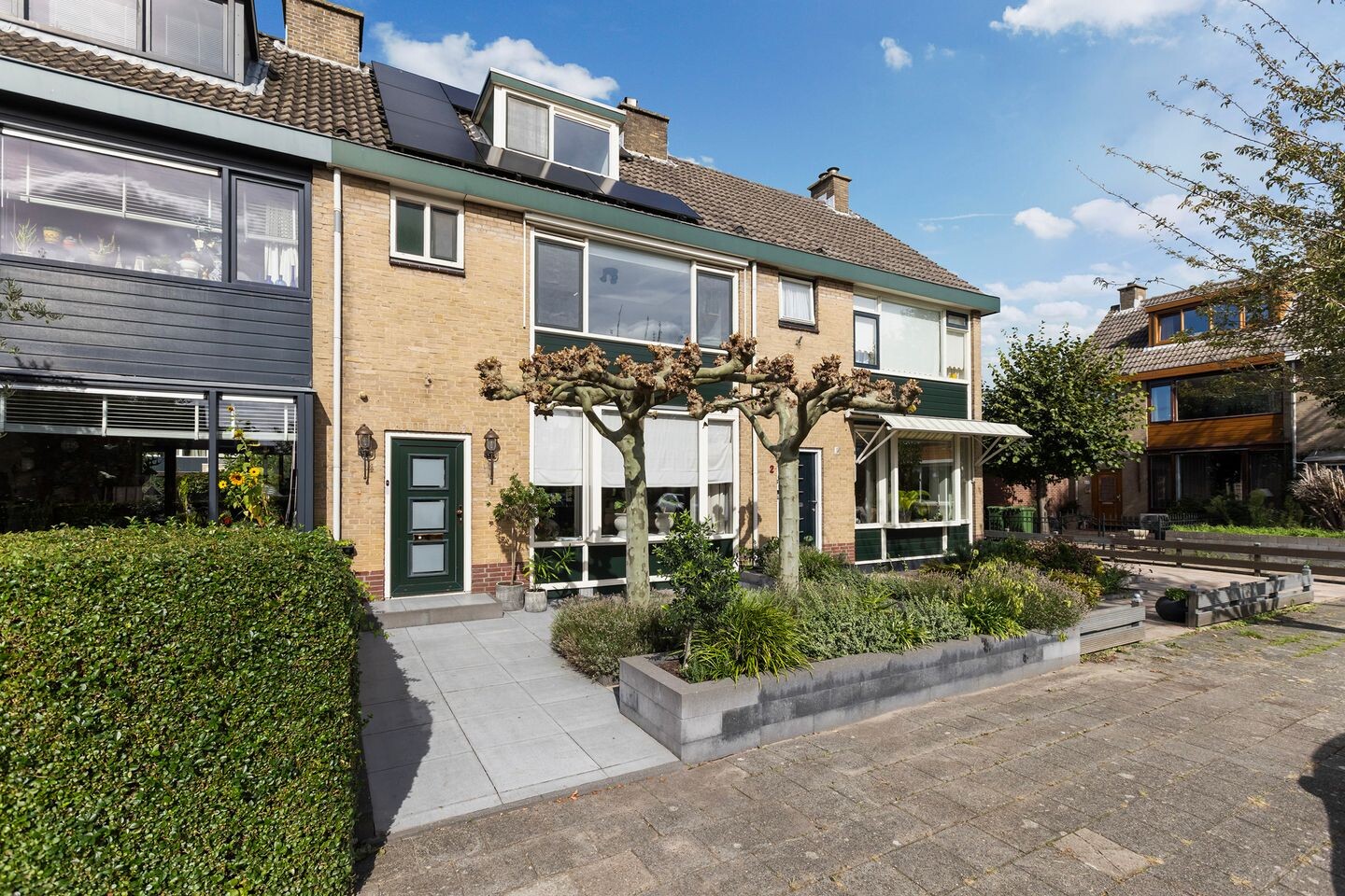 Tussenwoning te koop: Adelaarstraat 4, Maassluis