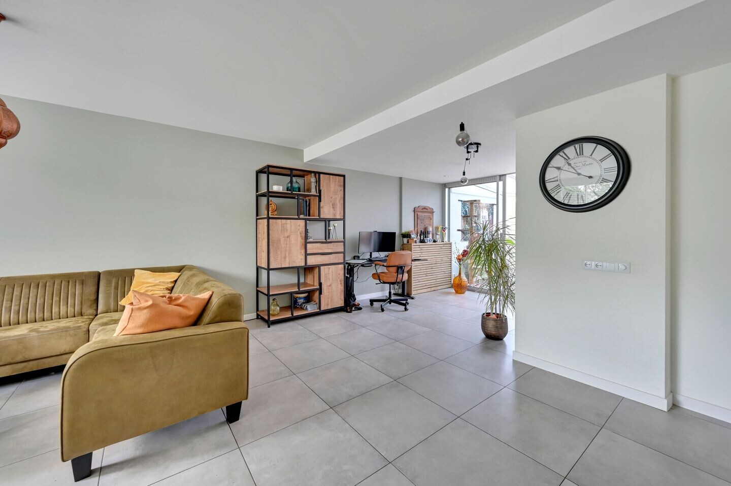 Tussenwoning te koop: Nachtegaallaan 18, Maassluis