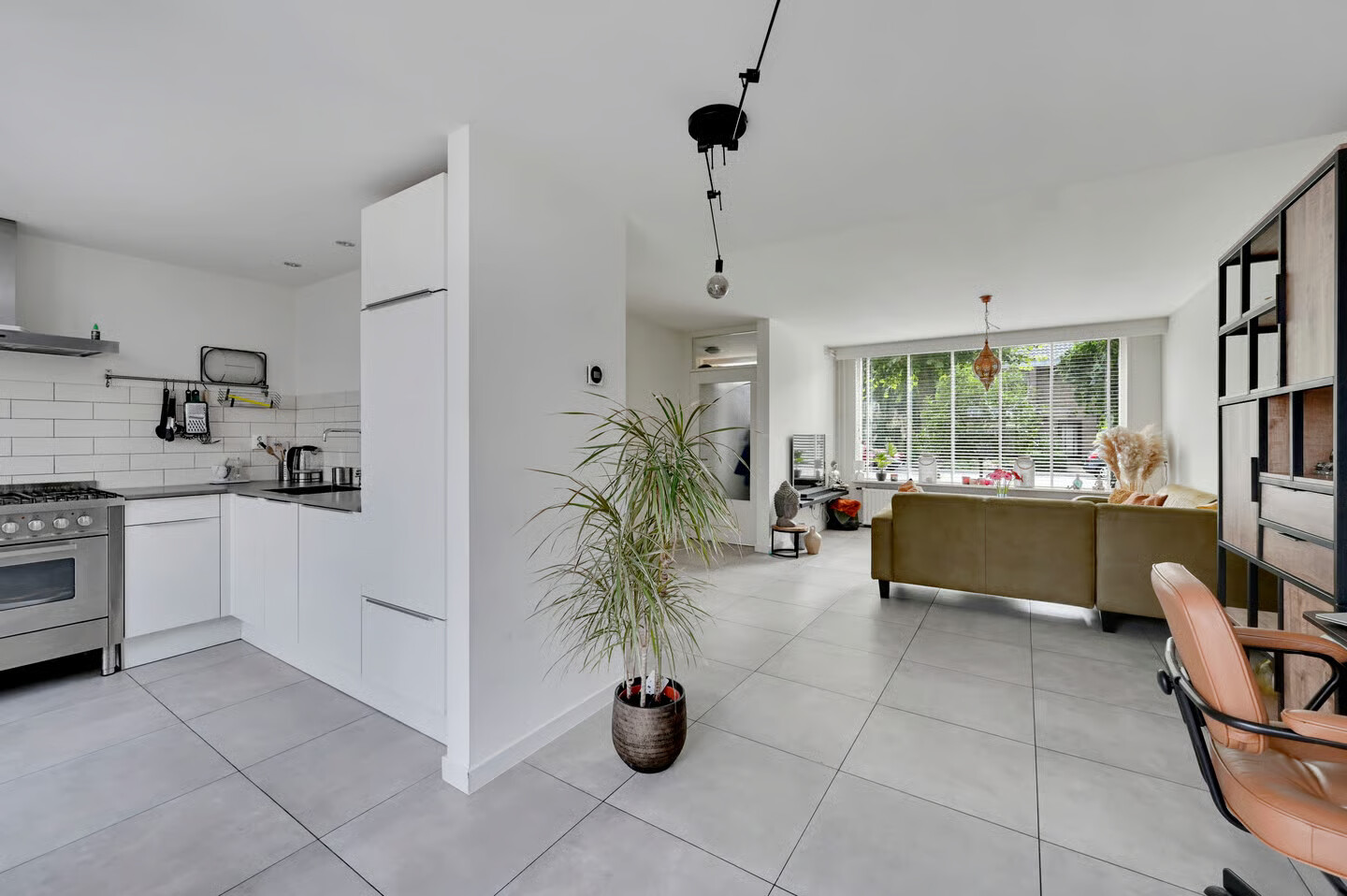 Tussenwoning te koop: Nachtegaallaan 18, Maassluis