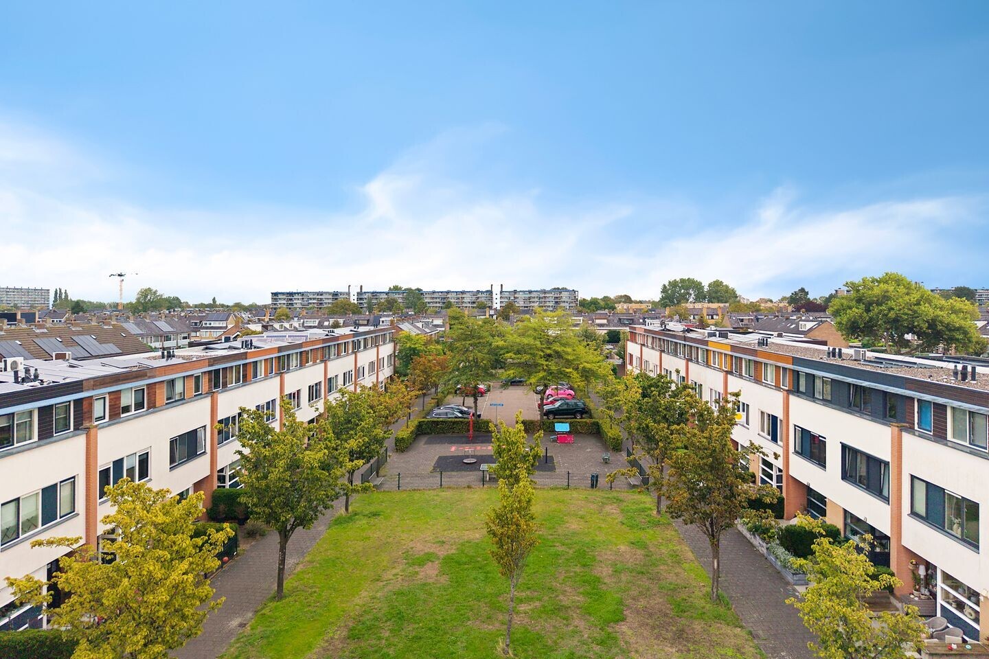 Tussenwoning te koop: Plevierstraat 16, Maassluis