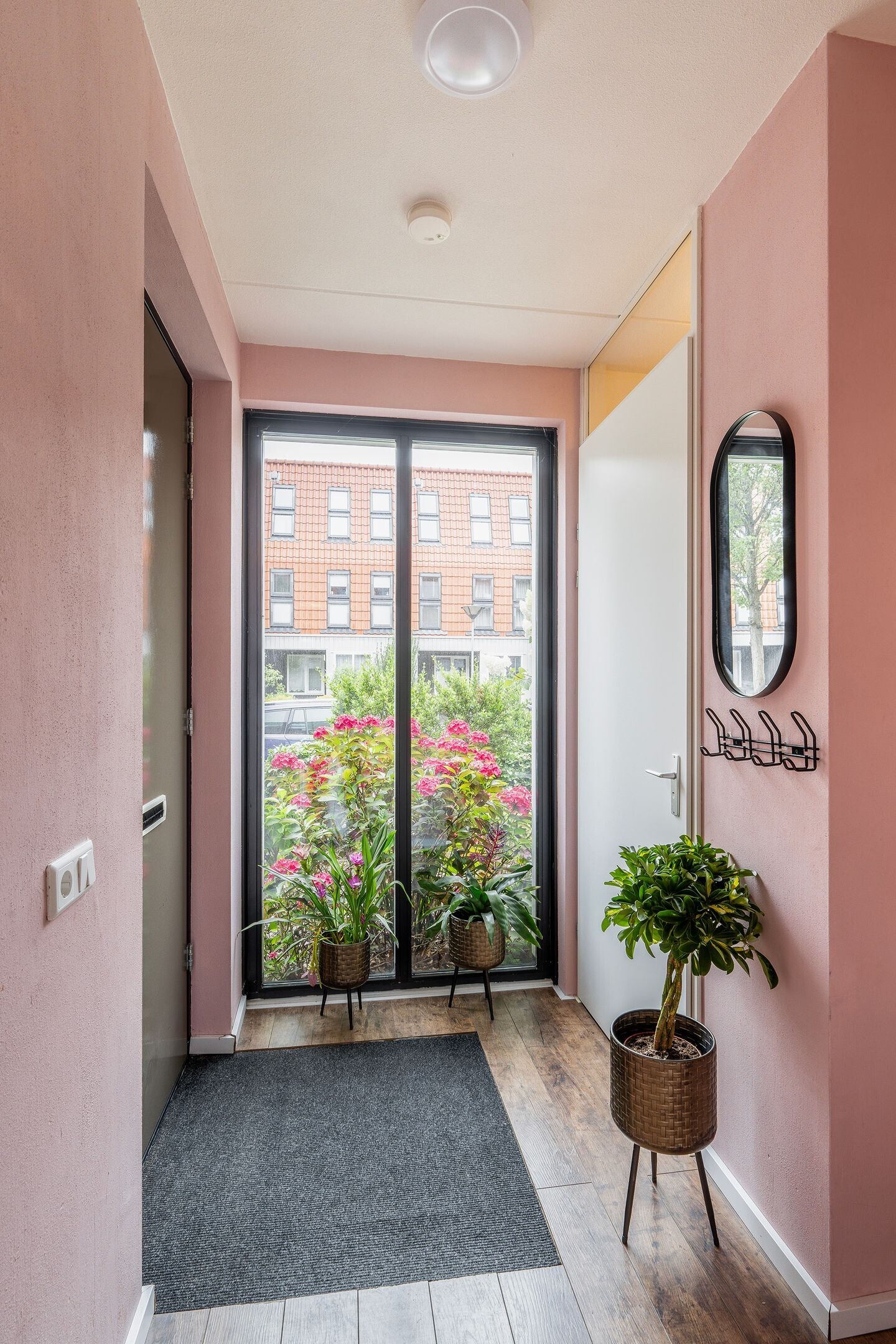 Tussenwoning te koop: Burg. Van Reesstraat 13, Maassluis