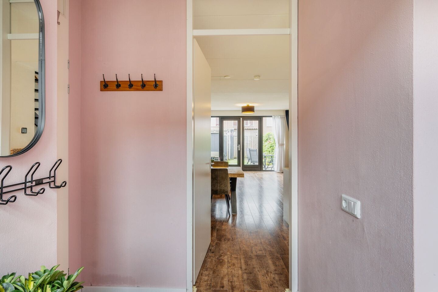 Tussenwoning te koop: Burg. Van Reesstraat 13, Maassluis