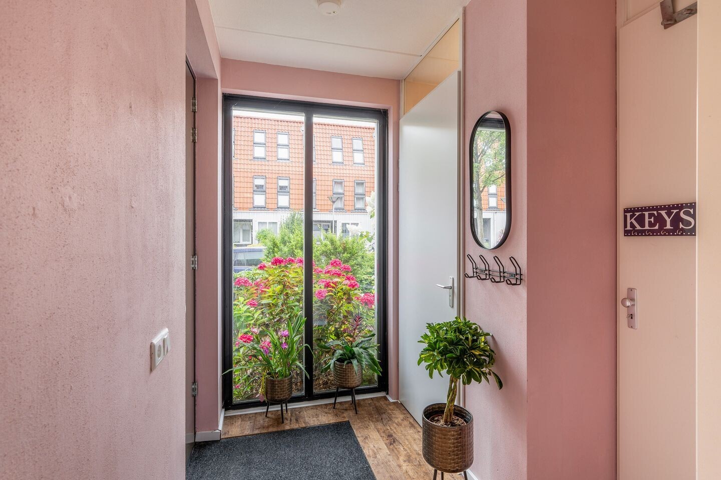 Tussenwoning te koop: Burg. Van Reesstraat 13, Maassluis