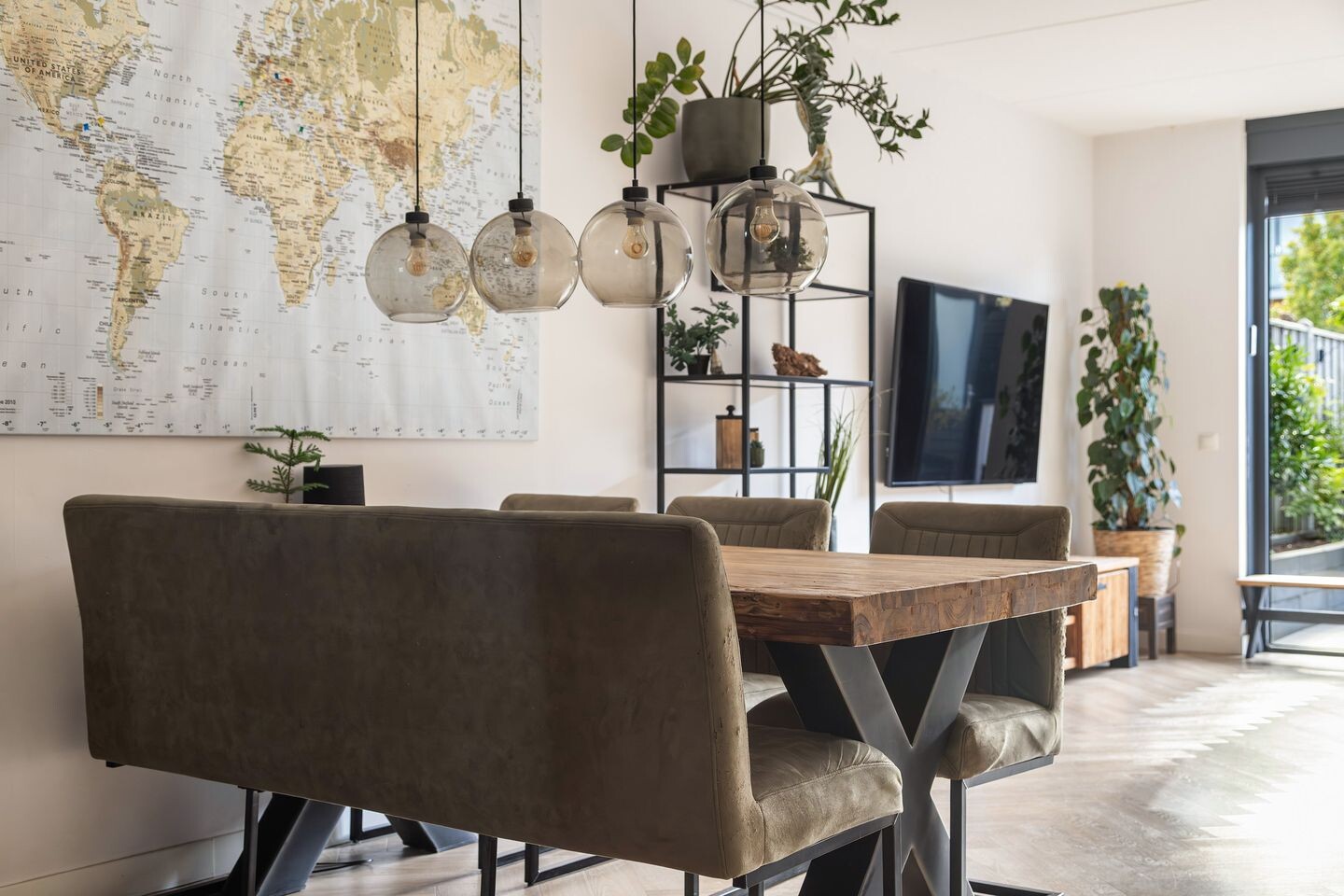 Tussenwoning te koop: Dr. Jan Schoutenlaan 322, Maassluis