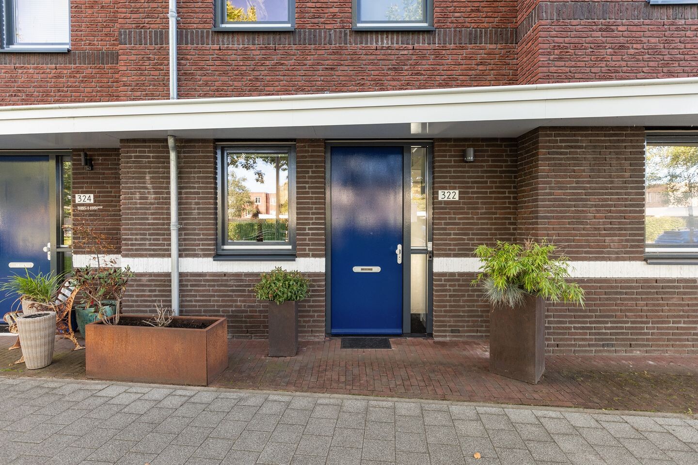 Tussenwoning te koop: Dr. Jan Schoutenlaan 322, Maassluis