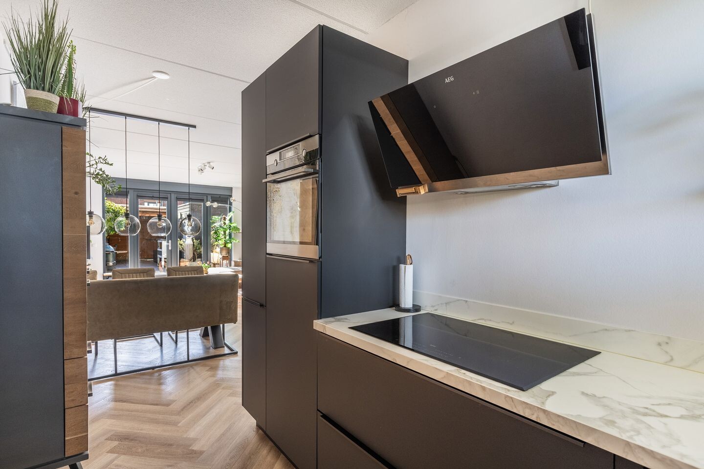 Tussenwoning te koop: Dr. Jan Schoutenlaan 322, Maassluis