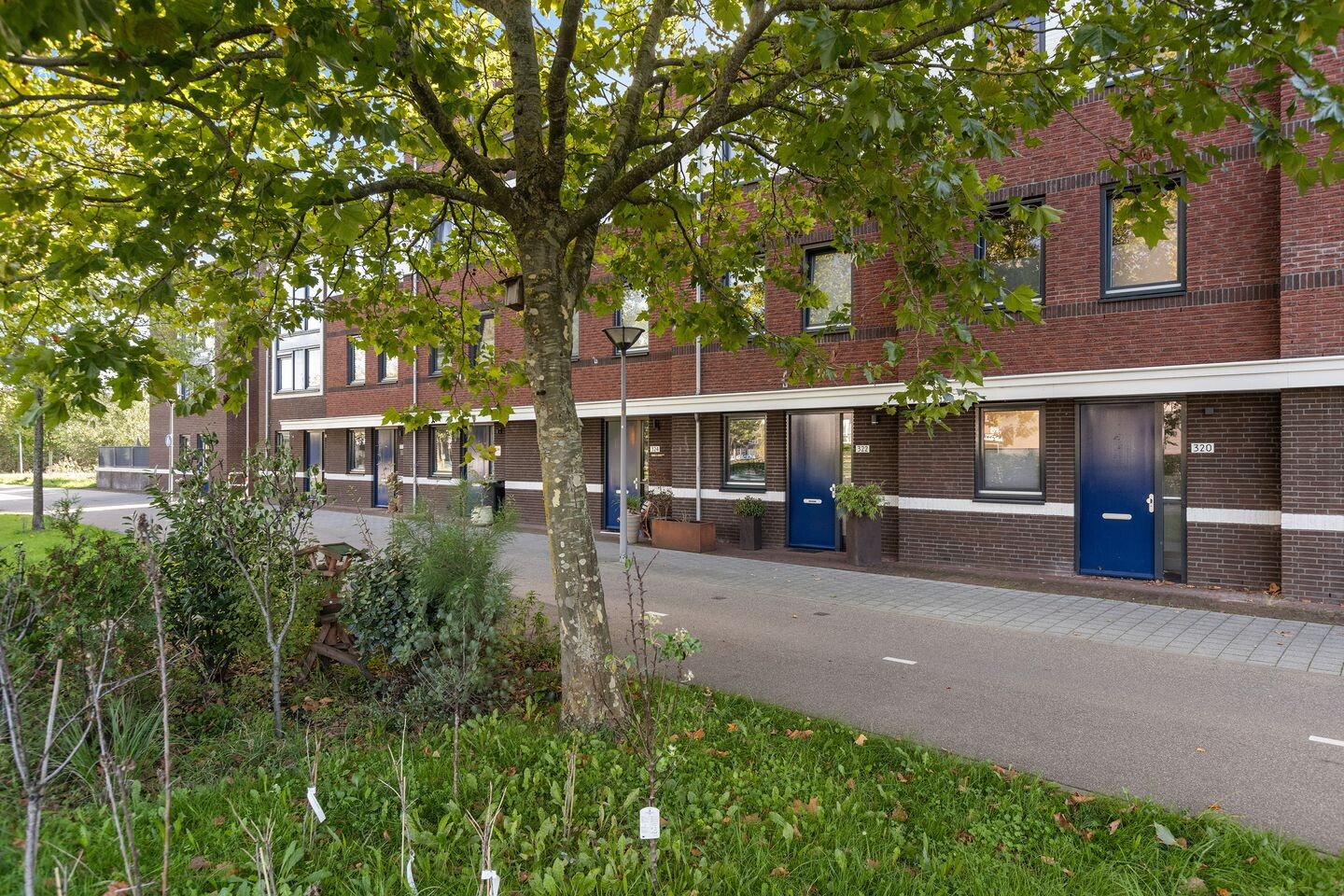 Tussenwoning te koop: Dr. Jan Schoutenlaan 322, Maassluis