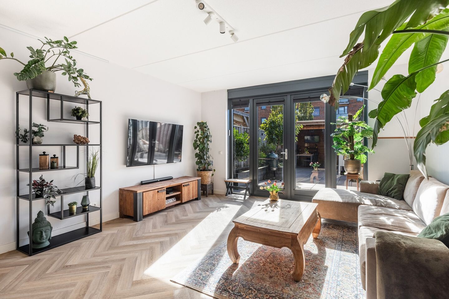 Tussenwoning te koop: Dr. Jan Schoutenlaan 322, Maassluis