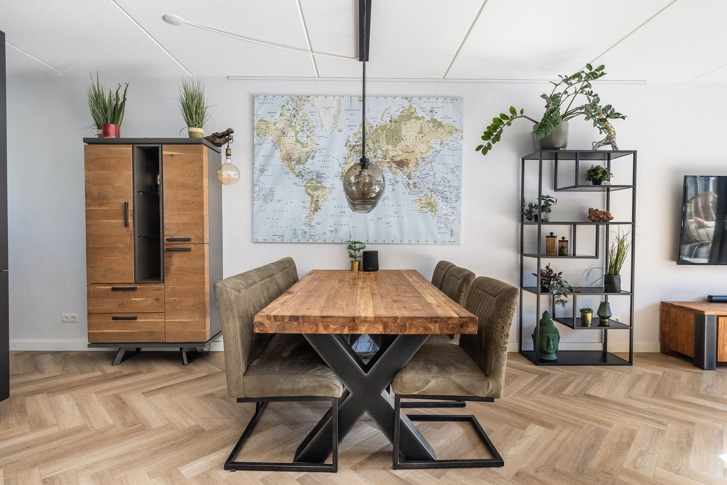 Tussenwoning te koop: Dr. Jan Schoutenlaan 322, Maassluis