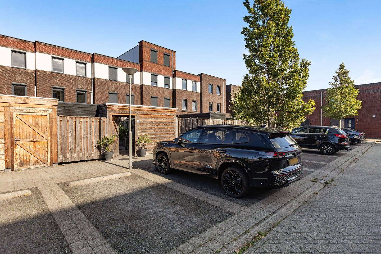 Tussenwoning te koop: Dr. Jan Schoutenlaan 322, Maassluis