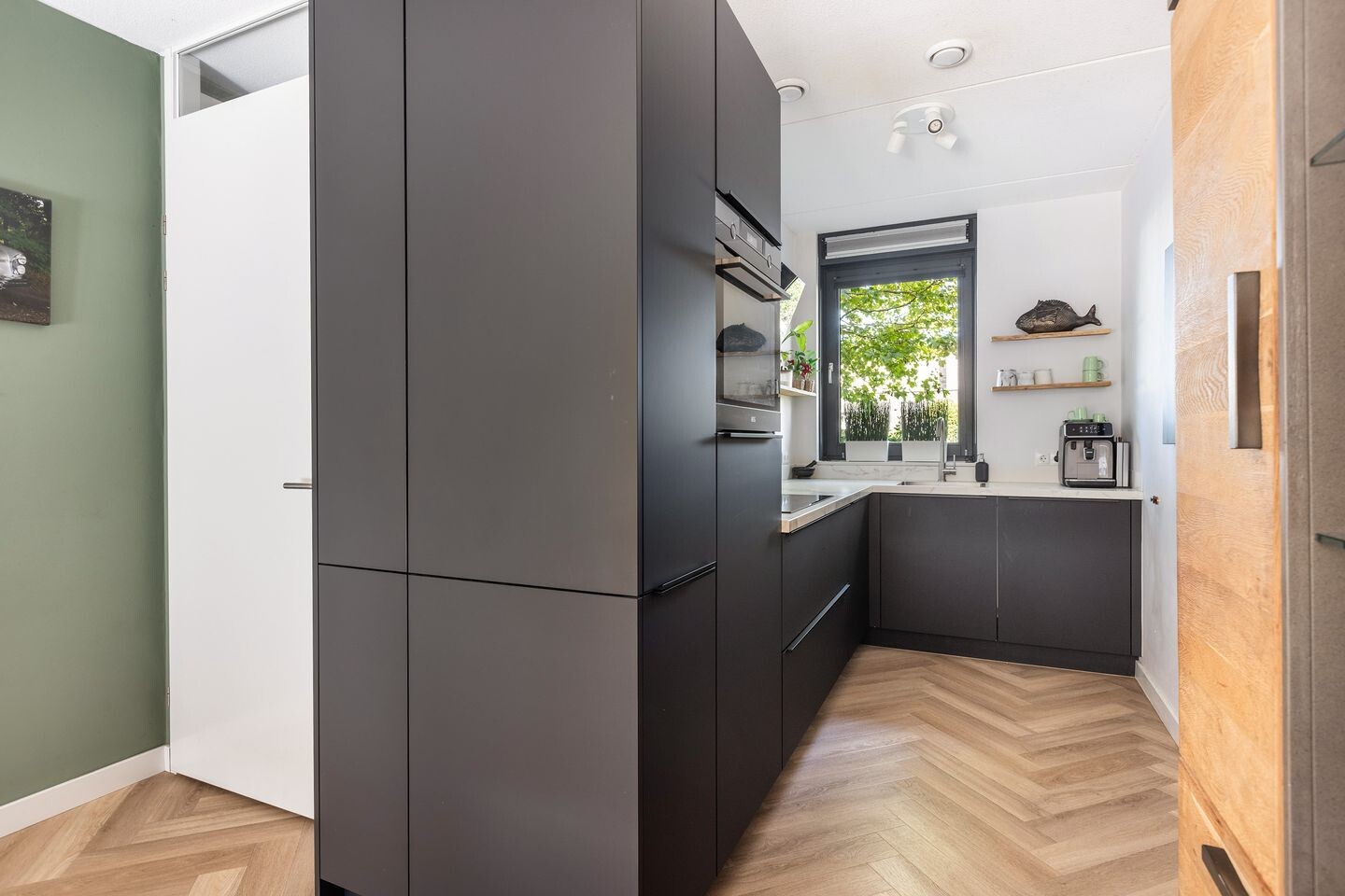 Tussenwoning te koop: Dr. Jan Schoutenlaan 322, Maassluis