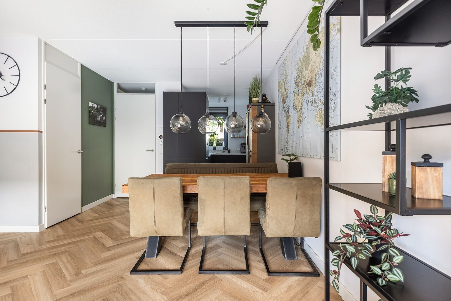 Tussenwoning te koop: Dr. Jan Schoutenlaan 322, Maassluis