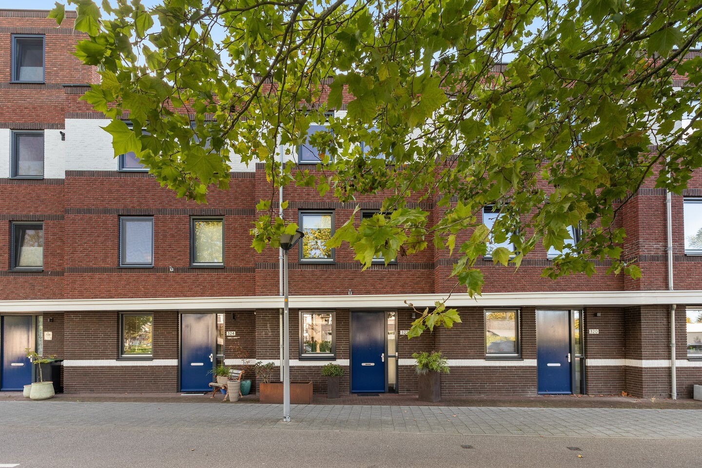 Tussenwoning te koop: Dr. Jan Schoutenlaan 322, Maassluis