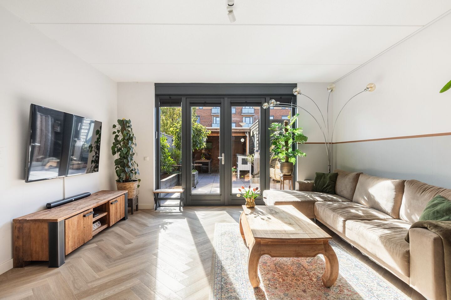 Tussenwoning te koop: Dr. Jan Schoutenlaan 322, Maassluis