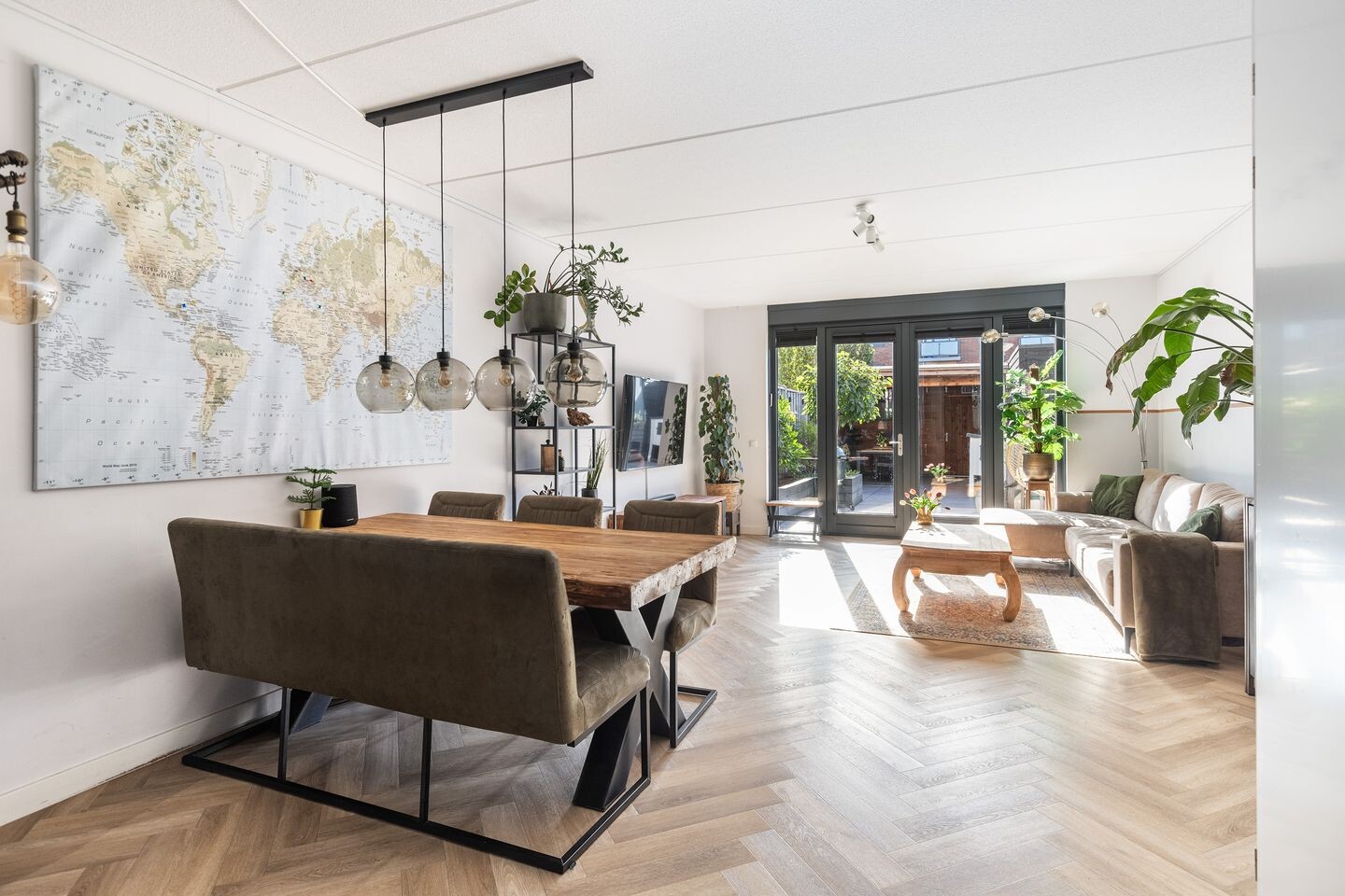 Tussenwoning te koop: Dr. Jan Schoutenlaan 322, Maassluis