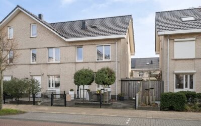 Leen van der Houwenstraat 38
