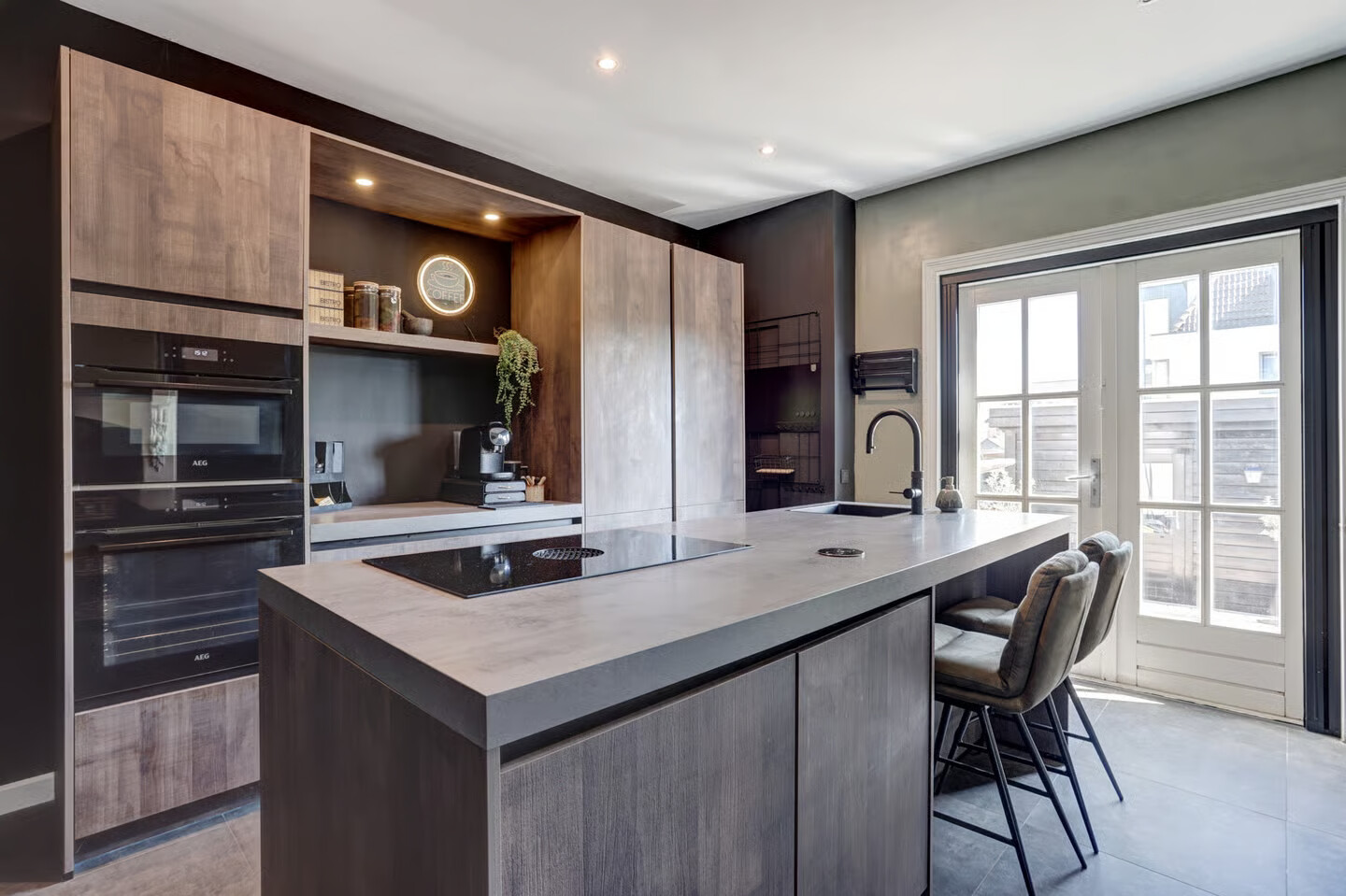 Hoekwoning te koop: dorpsdijk 213, Rhoon