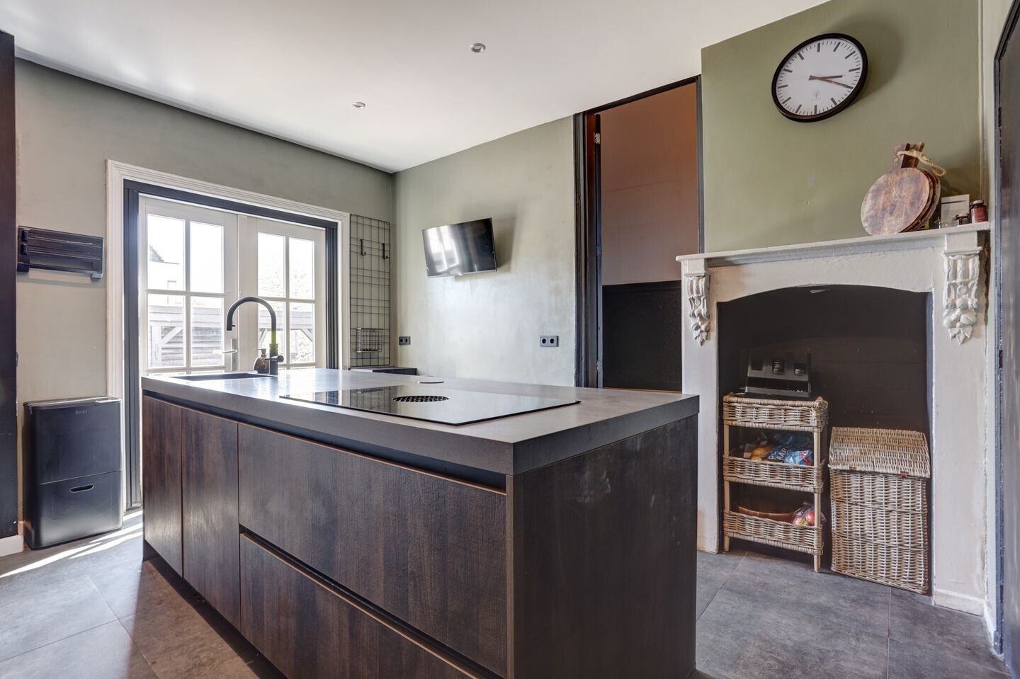 Hoekwoning te koop: dorpsdijk 213, Rhoon