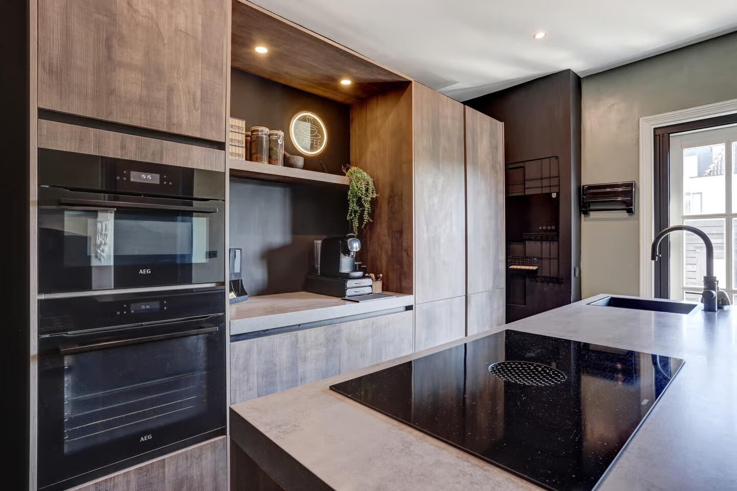 Hoekwoning te koop: dorpsdijk 213, Rhoon