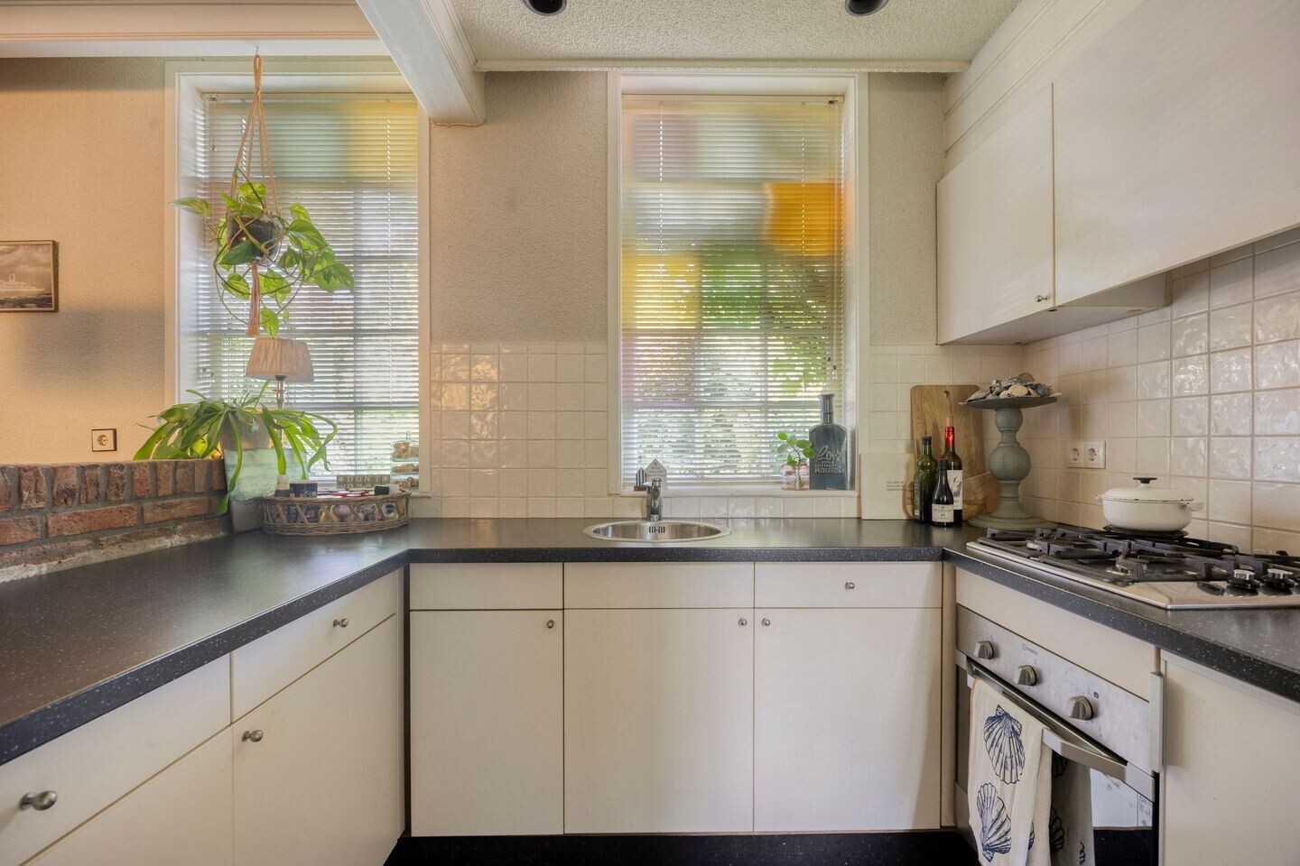 Hoekwoning te koop: Dorpsdijk 178, Rhoon