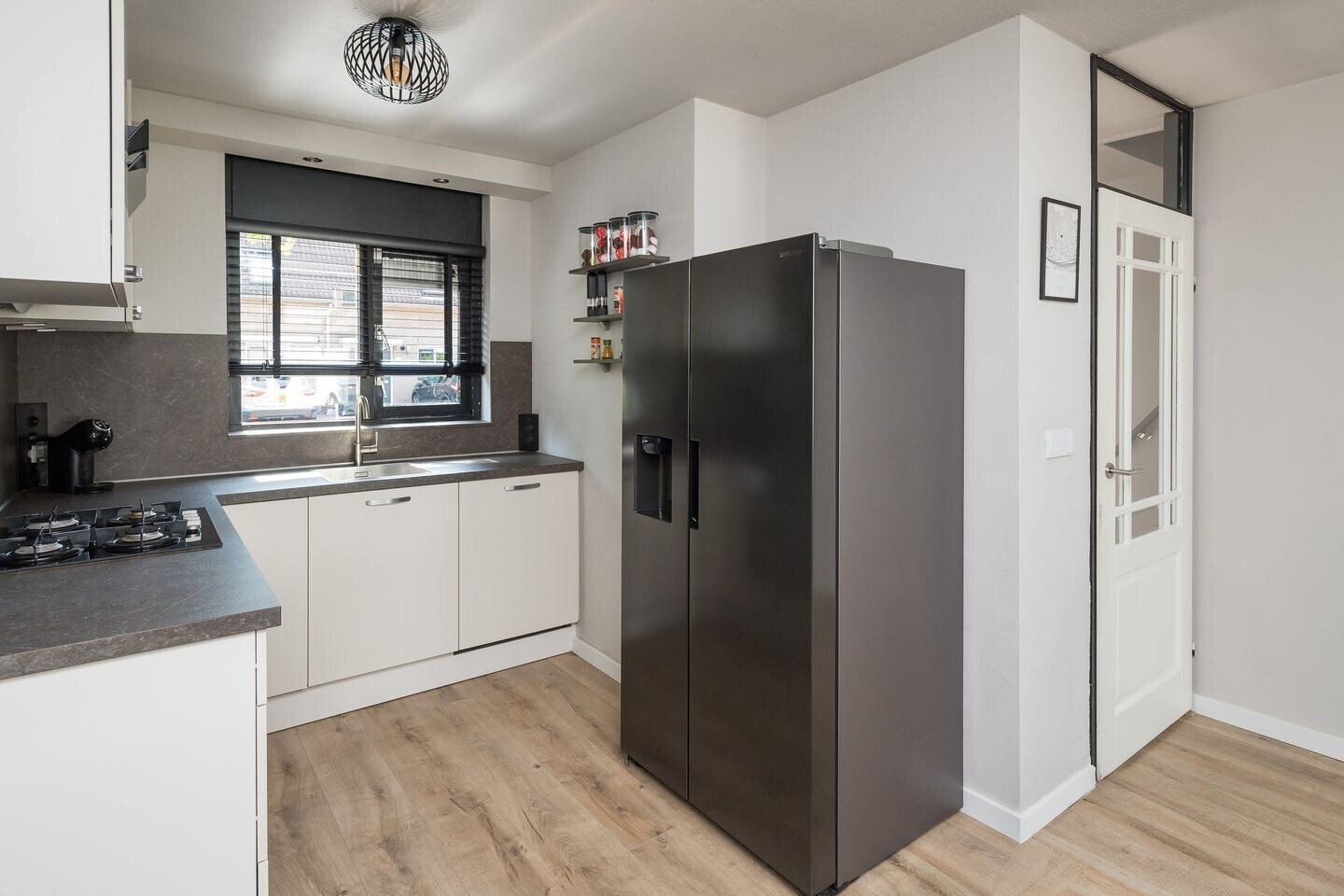 Tussenwoning te koop: Hofnar 43, Rhoon