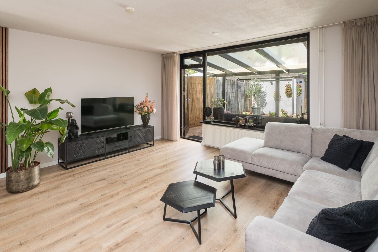 Tussenwoning te koop: Hofnar 43, Rhoon